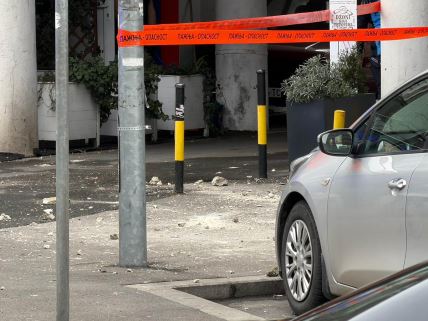 Otpala fasada u centru grada, policija i komunalci na terenu (6).jpg