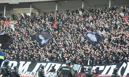 Navijači Partizana na stadionu Rajko Mitić
