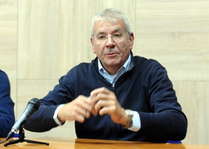 Aleksandar Šoštar na konferenciji za novinare