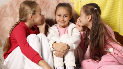 Psihijatar ne da deci da spavaju kod vršnjaka.jpg