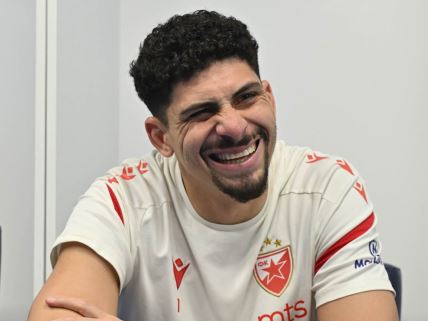 Golman Crvene zvezde Mateuš Magaljaeš