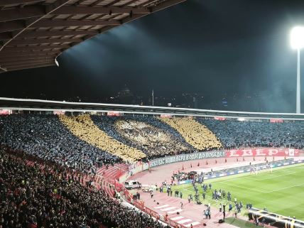 Koreografija navijača Zvezde (3).jpg