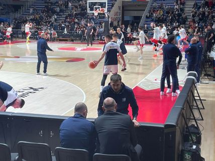 Aleksa Avramović bodri Srbiju u Pioniru (3).jpg