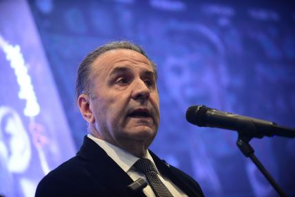 Rasim Ljajić govori na mikrofon.