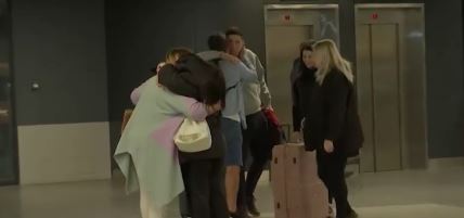 Prvi avion sa Srbima sleteo iz Dubaija.jpg