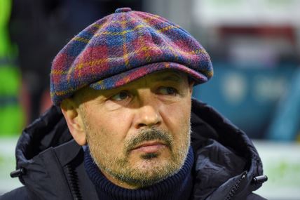 Siniša Mihajlović krupan kadar sa kapom na glavi.