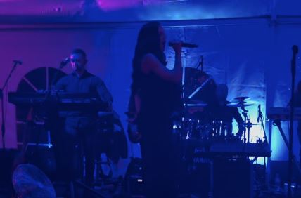 Edita Aradinović nastupa u petom mesecu