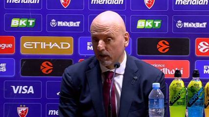 Saša Obradović daje izjavu.