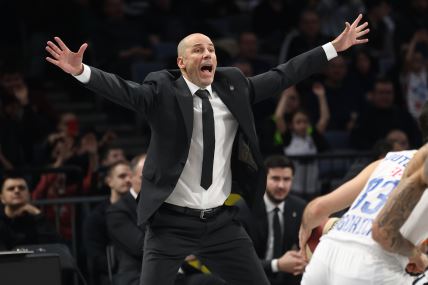 Đoan Penjaroja širi ruke na meču Partizana.