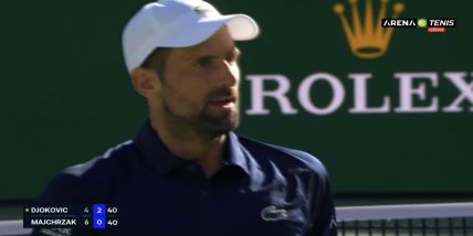 Novak Đoković na meču sa Kamilom Majhžakom