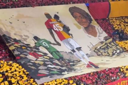 Koreografija u čast Viktora Osimena i njegove majke