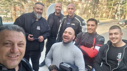 Dragan Lazić i bajkeri.jpg