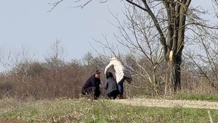 Potresni prizori na dan sahrane brata Darka Lazića.jpg