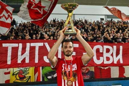 Mirko Ivanić sa peharom Kupa Srbije