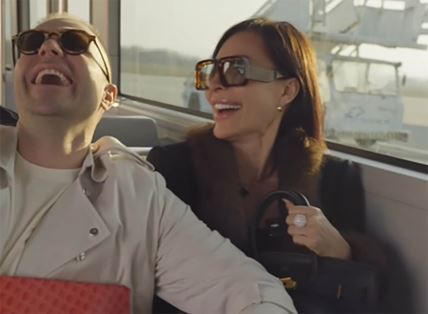 Ceca se vozi autobusom, a u ruci torba od 40 000 €