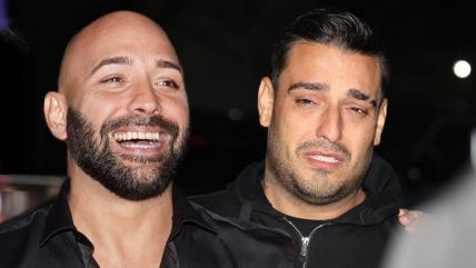 Darko Lazić i njegovi prijatelji se okupili oko fotografije njegovog pokojnog brata