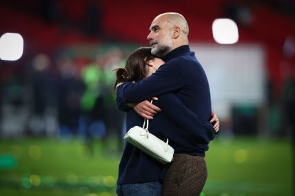 Pep Gvardiola sa svojom ćerkom Marijom posle meča Mančester sitija i Arsenala