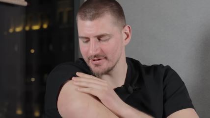 Nikola Jokić pokazuje ožiljke.