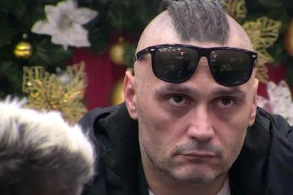 Sale Luks šutnuo cimerku u grudi, Veliki šef odmah reagovao