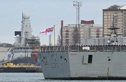 Britanski razarač HMS Dragon