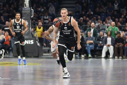 Dilan Osetkovski vodi loptu na Partizan ASVEL