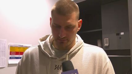 Nikola Jokić daje izjavu posle meča Denvera.