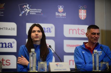 Angelina i Dragutin Topić na konferenciji za medije posle Svetskog prvenstva u dvorani u Poljskoj