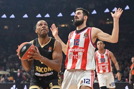 Džeron Blosomgejm u dresu Monaka protiv Kalinića.