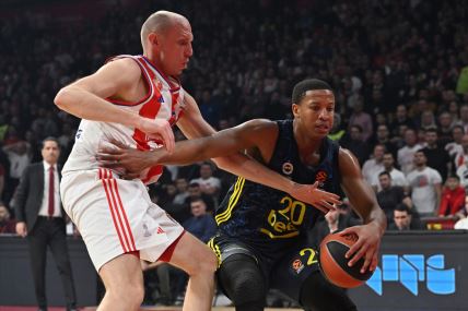 Devon Hol na utakmici protiv Zvezde