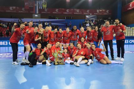 Rukometašice Crvene zvezde slave trijumf u finalu Kupa Srbije