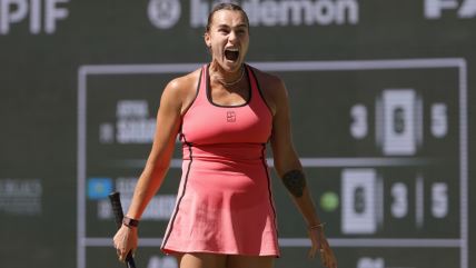 Arina Sabalenka slavi poen na Indijan Velsu