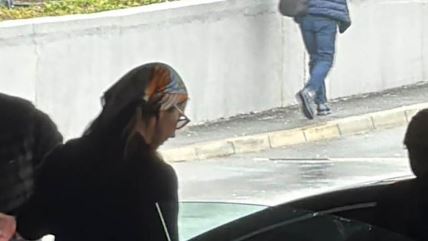 Sanja Marinković se skriva maramom na aerodromu, stigla besna mašina po nju