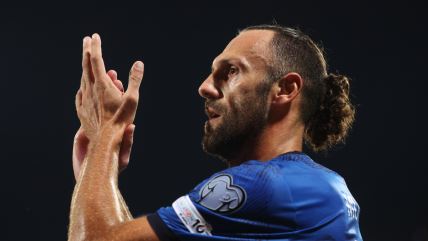 Vedat Murići kapiten Kosova pozdravlja navijače