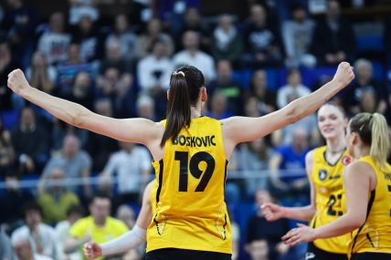 Tijana Bošković slavi postignut poen za Vakifbank