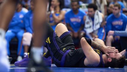 Luka Dončić povređen leži na parketu