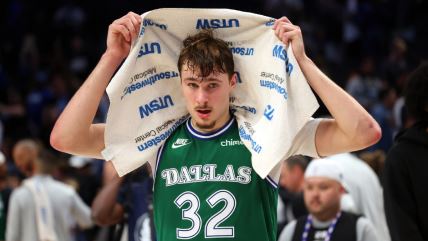 Kuper Fleg se briše peškirom na utakmici Dalasa