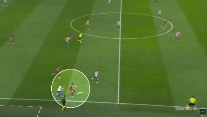 Lamin Jamal dodavanje za Fermina Lopeza.