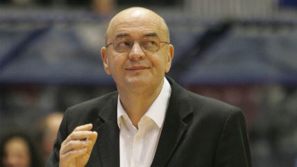 Duško Vujošević u odelu.