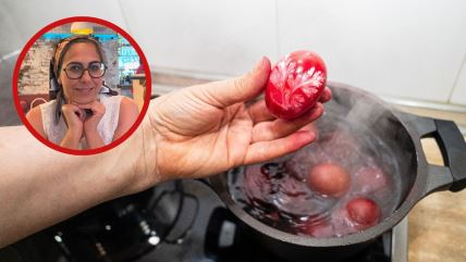 kad popadija farba jaja za Uskrs.jpg