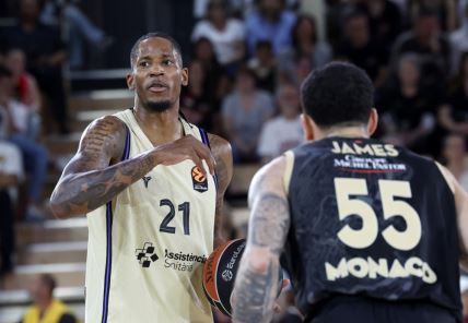 Duel Vila Klajburna i Majka Džejmsa na meču Monako - Barselona.