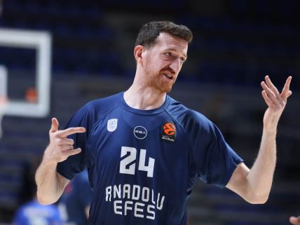 Košarkaš Efesa Erdžan Osmani.