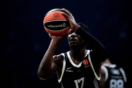 Isak Bonga šutira slobodna bacanja