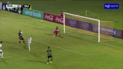 Napadač Olimpije iz Asunsiona postigao gol, iako je samo sekund ranije promašio penal.