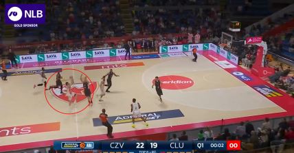 Ognjen Dobrić trojka sa pola terena