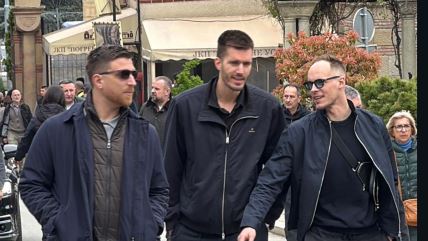 Filip Petrušev na sahrani Duška Vujoševića (1).jpg