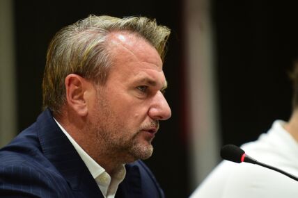 Ostoja Mijailović daje izjavu, fotografija iz profila.