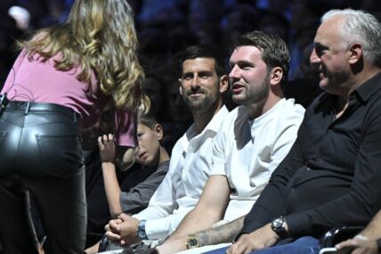 Novak Đoković i Luka Dončić gledaju Real - Zvezda (3).jpg