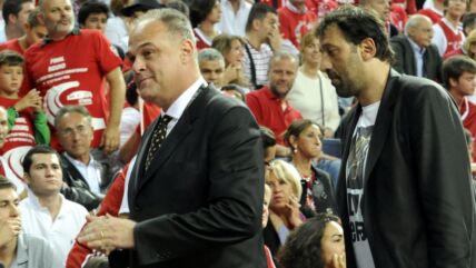 Oskar Šmit i Vlade Divac na utakmici