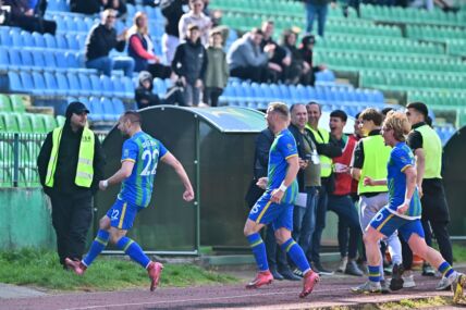 Fudbaleri Zemuna slave gol.