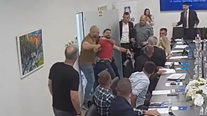 Tuča na sednici Opštinskog veća u Grudama